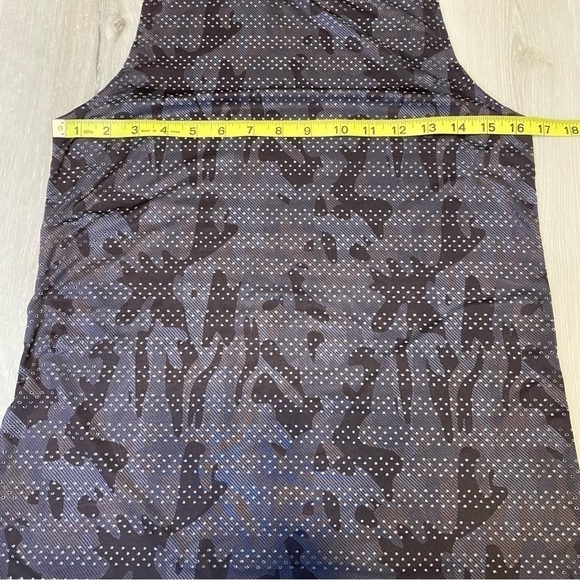 Zyia Black Camo Chill Perforated Mesh Stripe Tank, Gray/Black Camo, Size Small - Picture 8 of 9
